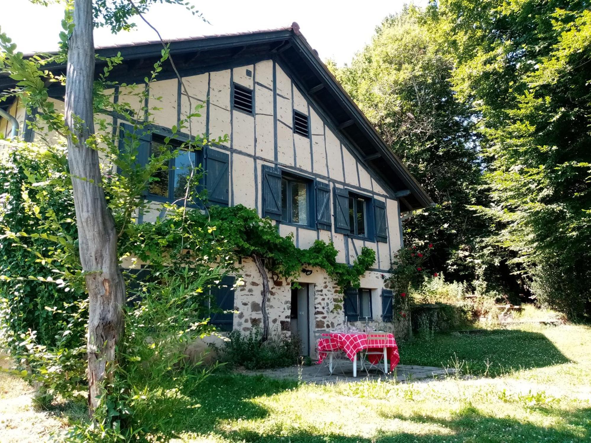 A La Campagne, Bain De Soleil Ou Coin Du Feu Holiday home *